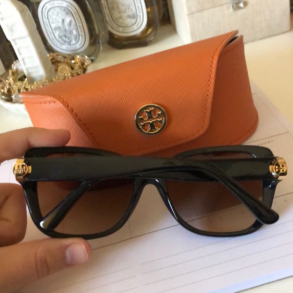 Tory Burch sunglasses! - Picture 4 of 8